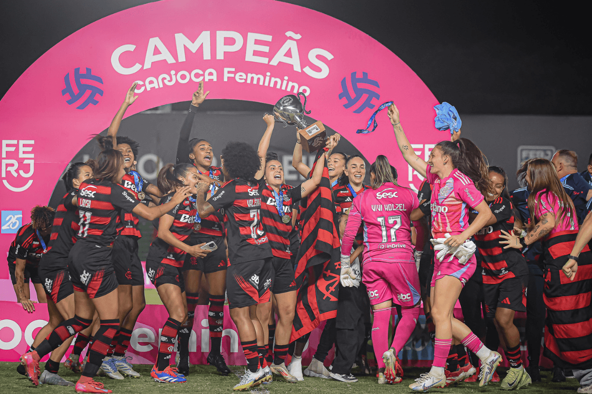 Time do Flamengo comemora o título do Campeonato Carioca Feminino 2025