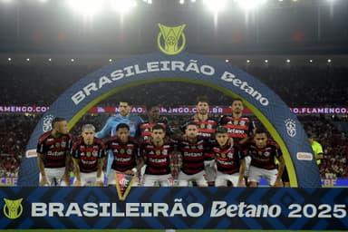Flamengo perfilado antes de jogo do Brasileirão