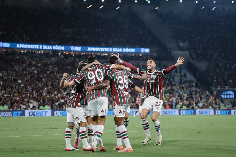Fluminense enfrenta o Flamengo esta noite no Maracanã pela 34ª rodada do Campeonato Brasileiro 2025.