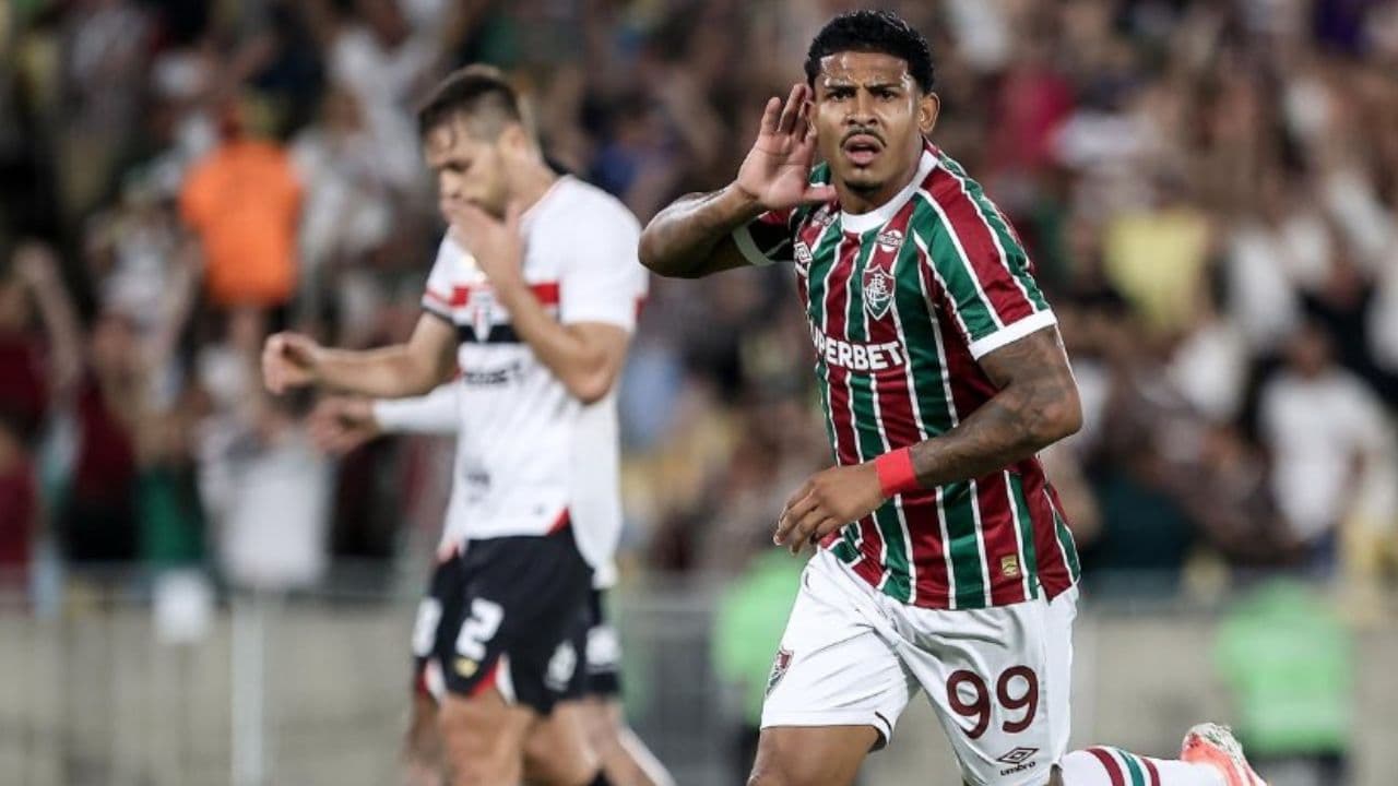 John Kennedy comemora gol contra o São Paulo