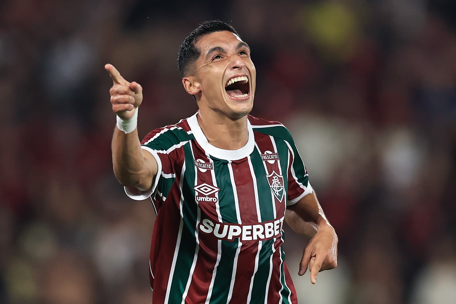 Kevin Serna comemora gol no Fla x Flu