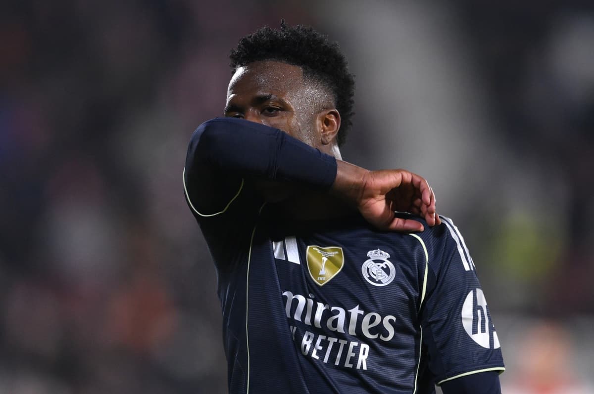 Vini Jr seca suor e lamenta lance errado em jogo entre Real Madrid e Girona