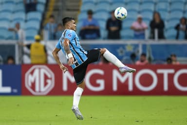 Matias Arezo em campo pelo Grêmio