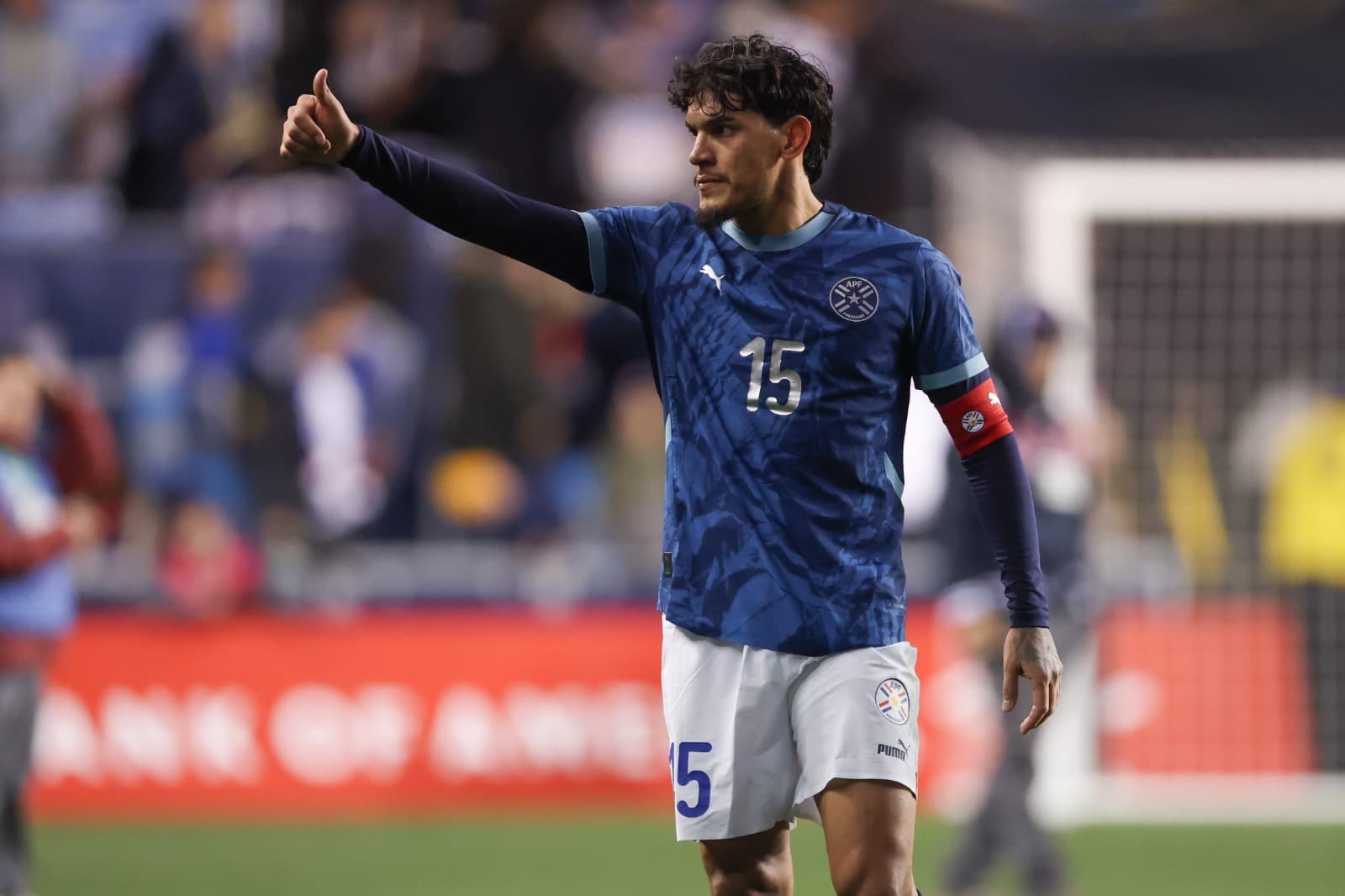 gustavo gómez, zagueiro do Palmeiras, faz sinalização de positivo durante partida do Paraguai contra os EUA, em amistoso na Data Fifa