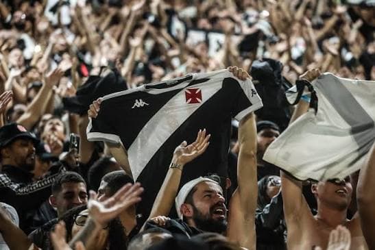 Torcida do Vasco em jogo em São Januário