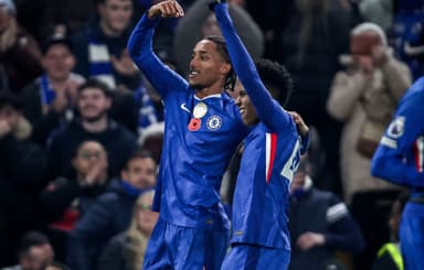 João Pedro e Estêvão em vitória do Chelsea