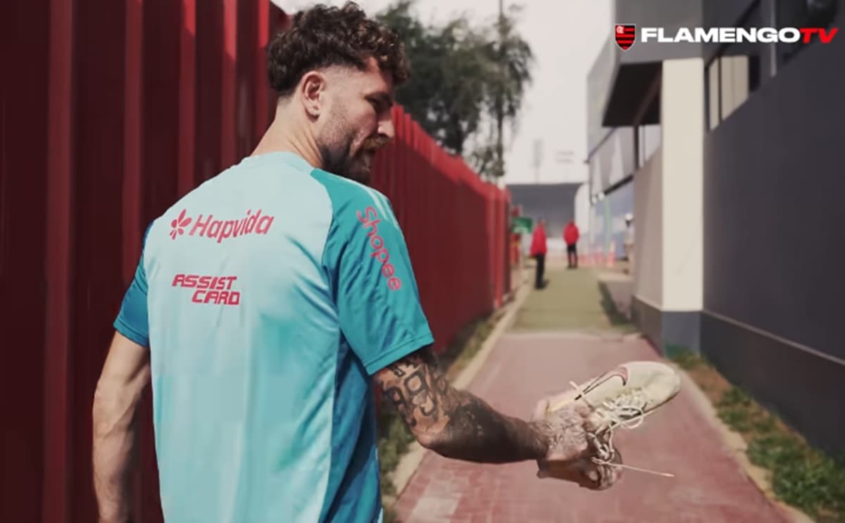 Léo Pereira em treino do Flamengo em Lima, no Peru