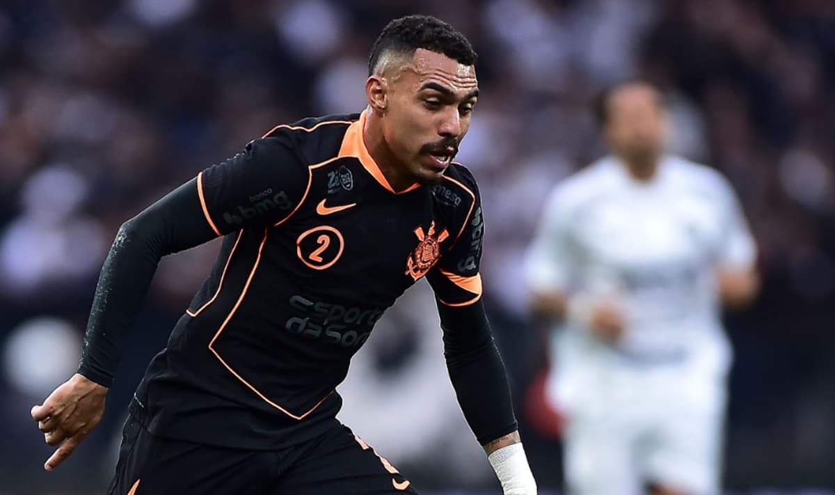 Matheuzinho, lateral do Corinthians, em jogo contra o Ceará