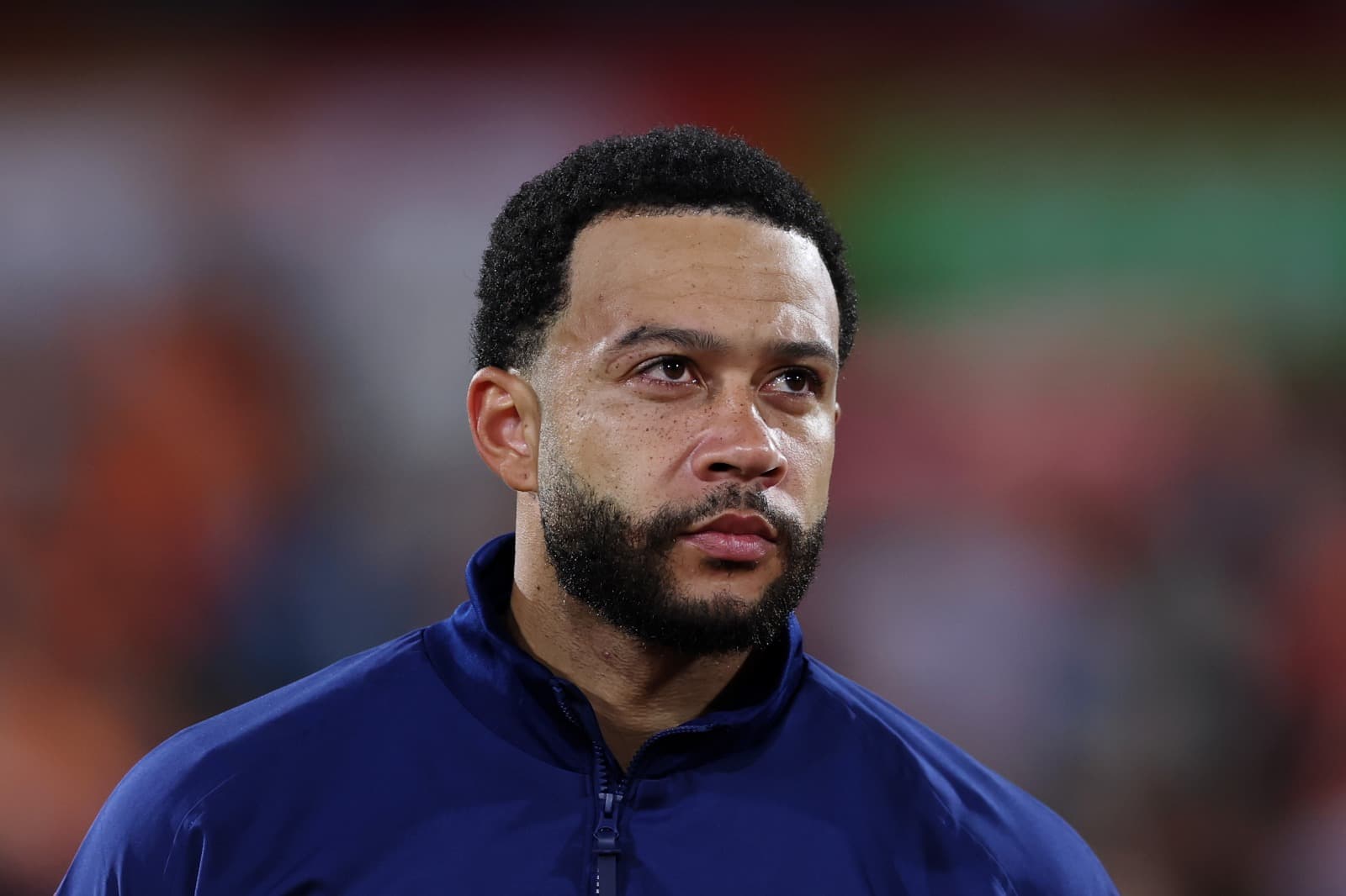 Memphis Depay durante hino da Holanda