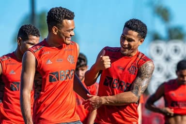 João Gomes e Rodrigo Muniz no treino do Flamengo
