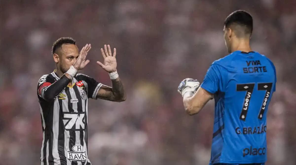 Gabriel Brazão e Neymar em jogo do Santos, próximo rival do Flamengo