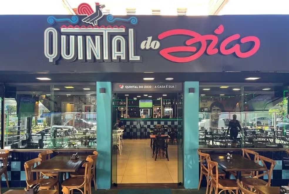 Fachada do Quintal do Zico, no Itaúna Shopping, que recebe programação especial para a final da Libertadores neste sábado (29)