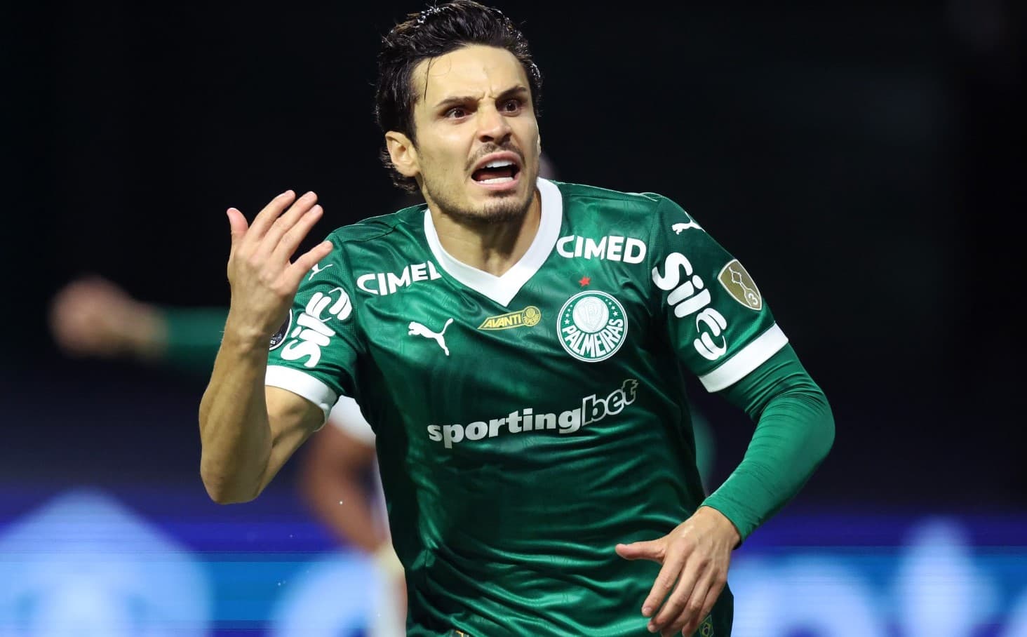 Raphael Veiga comemora gol do Palmeiras sobre a LDU na virada da Libertadores