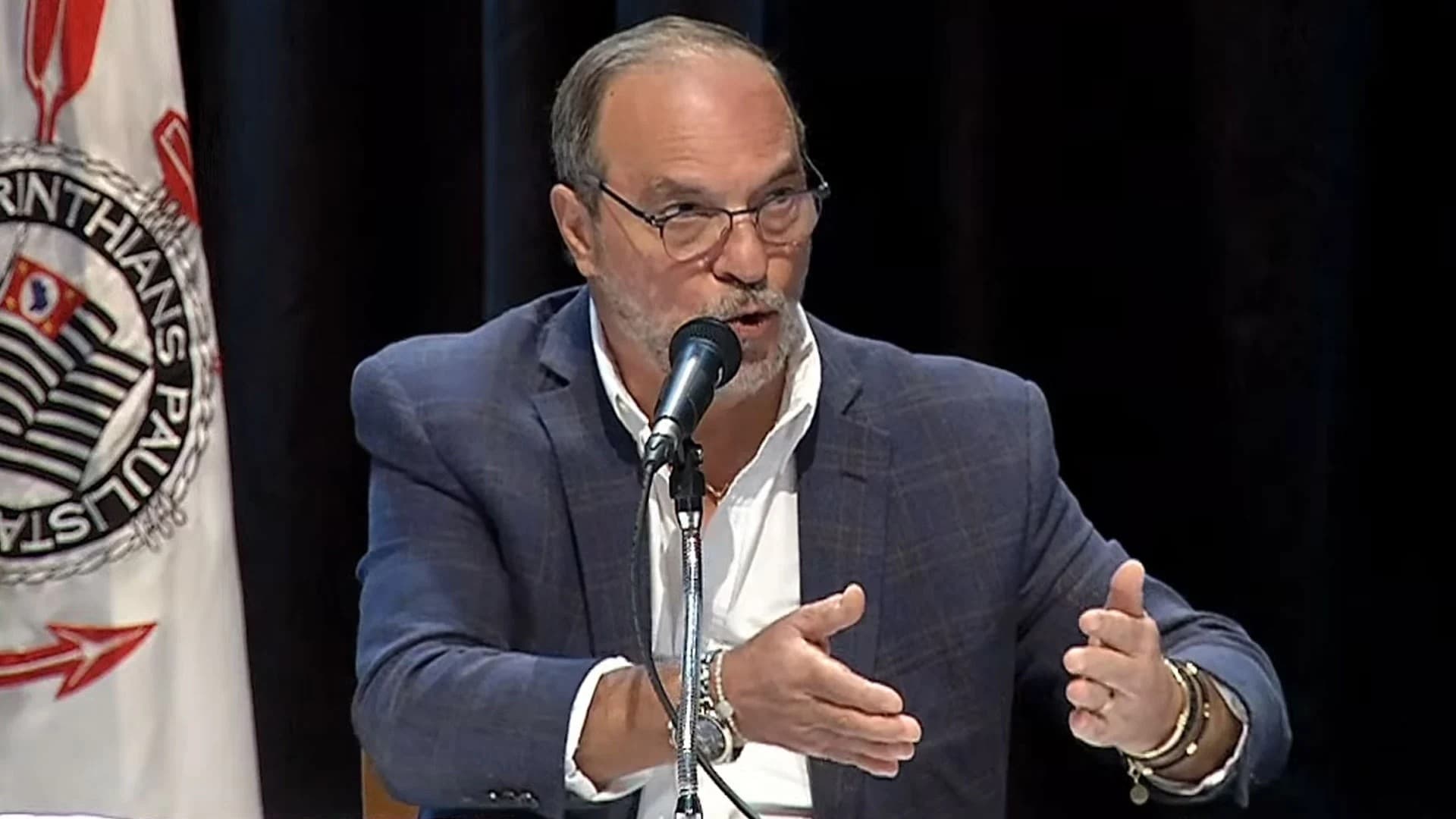 Romeu Tuma Júnior, presidente do Conselho Deliberativo do Corinthians, em coletiva de imprensa