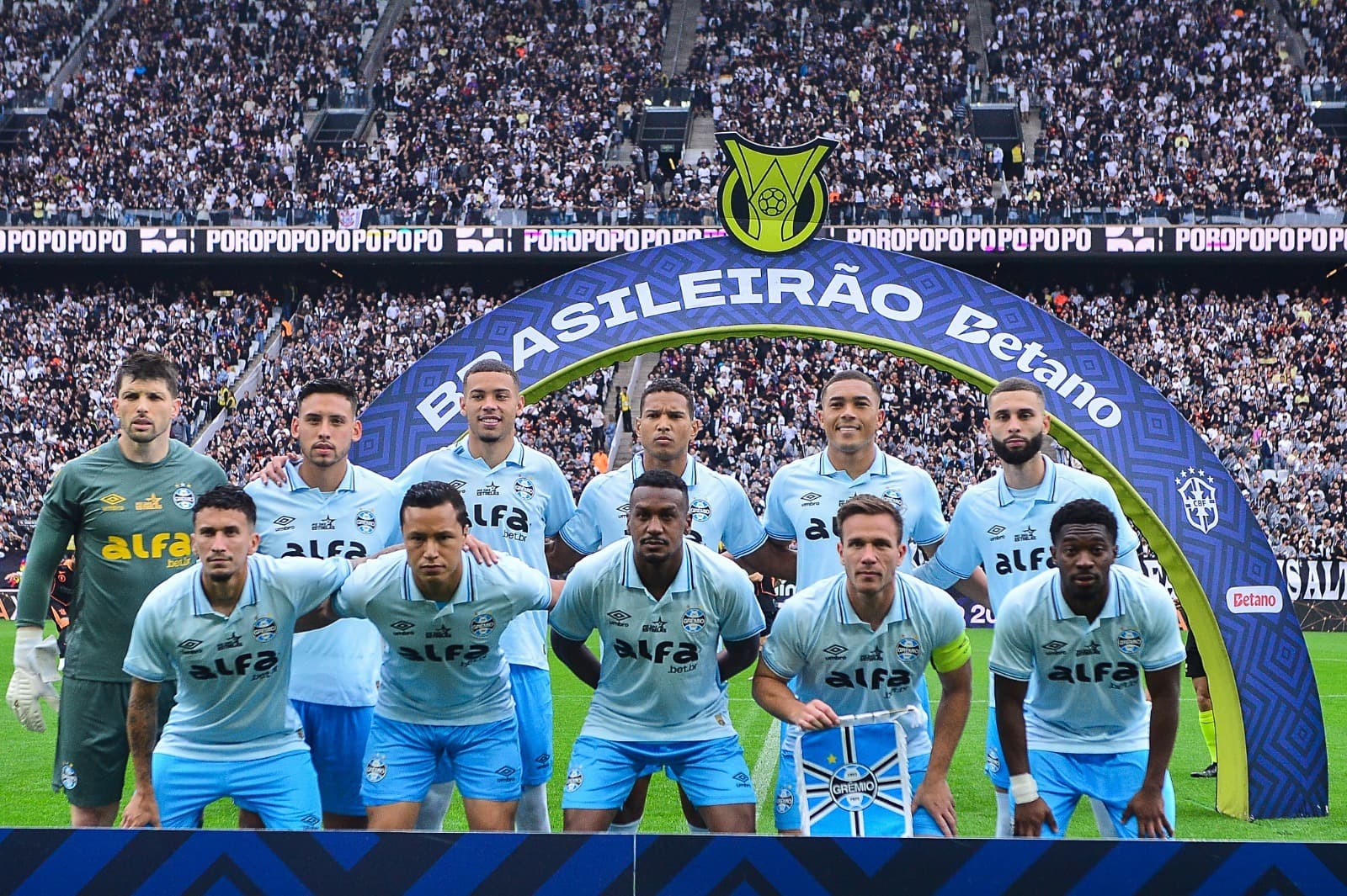 time do grêmio posado para foto