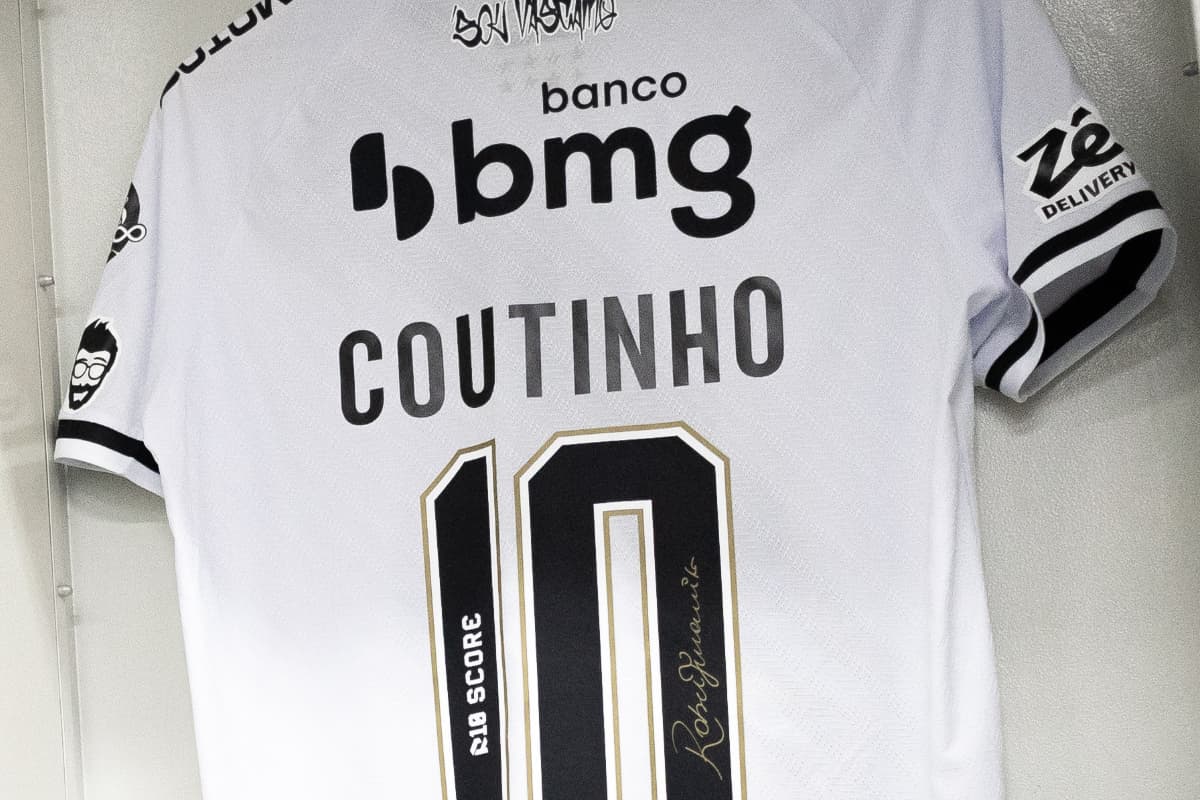 Camisa de Phillipe Coutinho com o patrocínio do Banco BMG nas costas