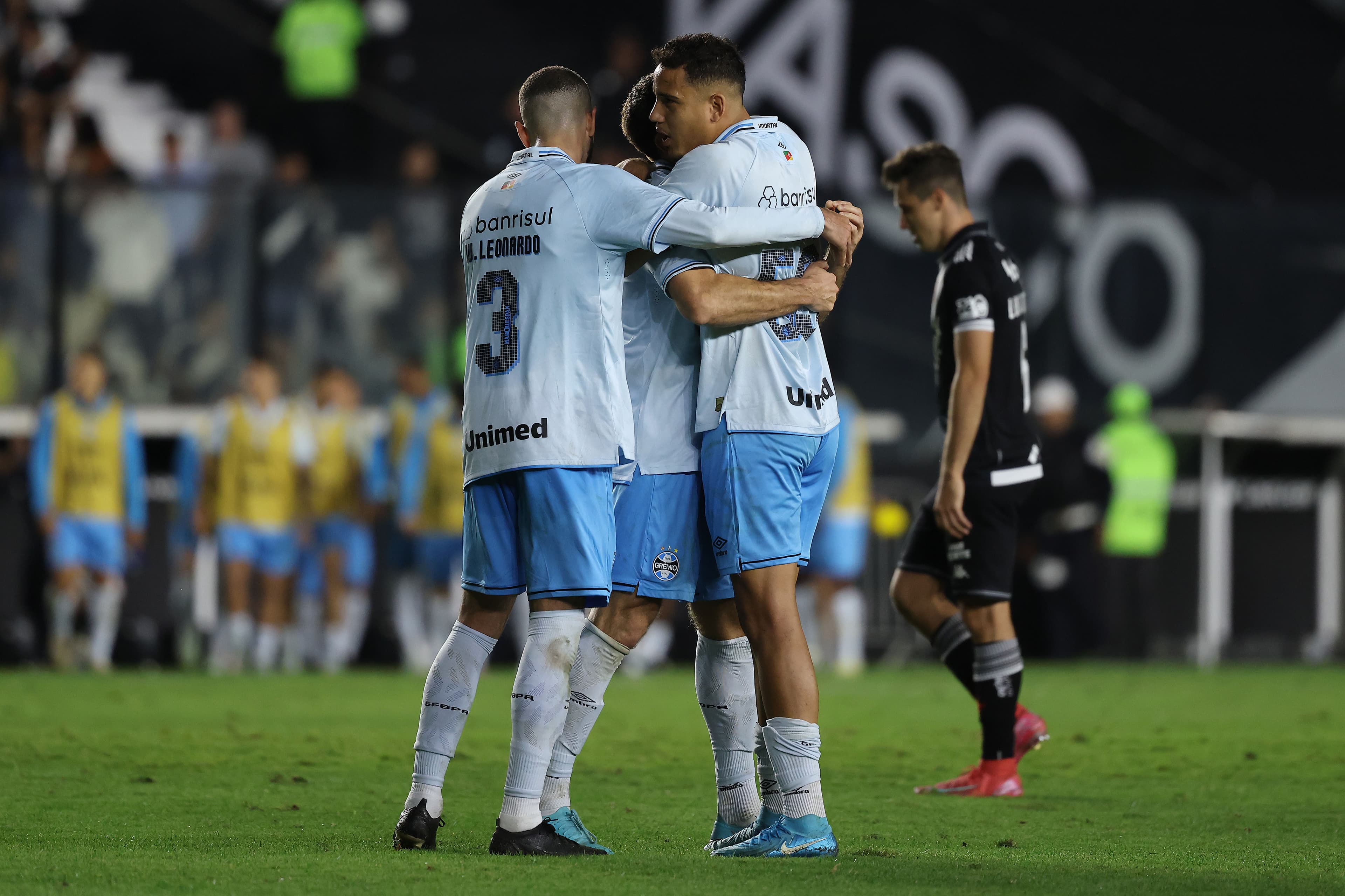 Grêmio comemora gol sobre o Vasco no Brasileirão