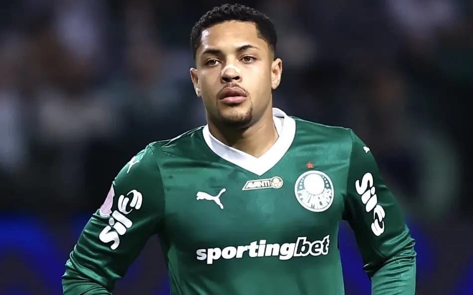 Vitor Roque com a camisa do Palmeiras