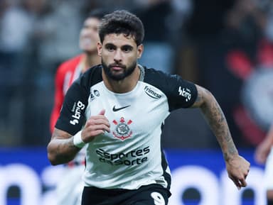 Yuri Alberto comemora gol em Corinthians x São Paulo na bandeirinha de escanteio