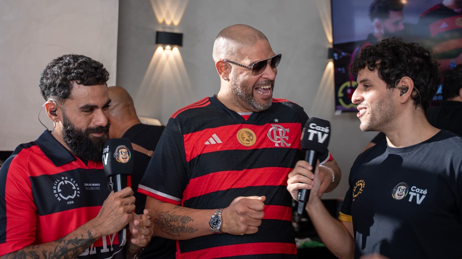 Bruno Magalhães, Adriano Imperador e Gabriel Simões durante transmissão de jogo do Flamengo
