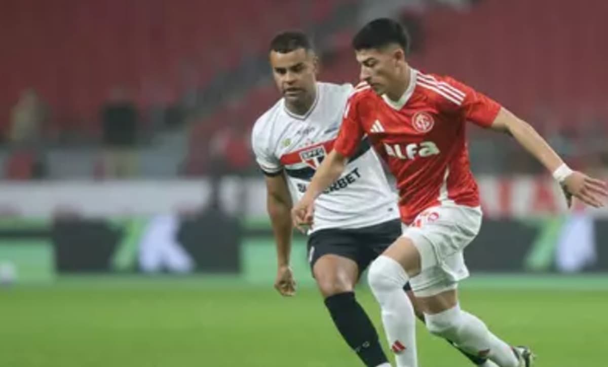 Alisson, do São Paulo, em jogo contra o Internacional