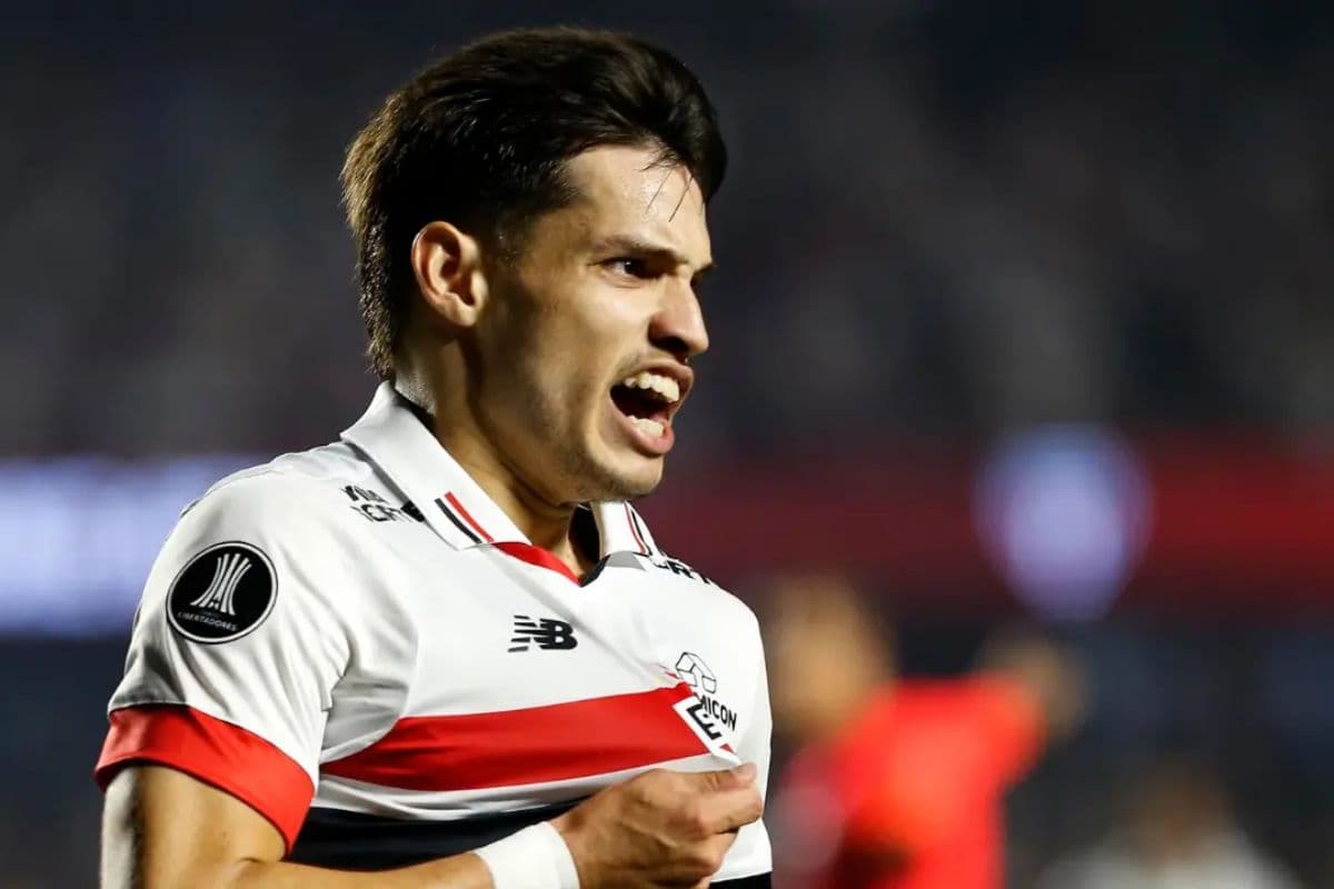 Damián Bobadilla, meia do São Paulo, comemora gol marcado