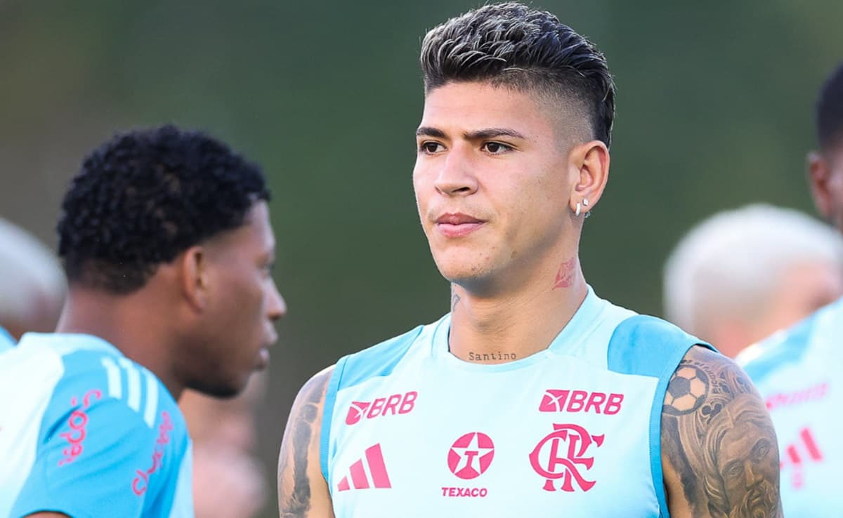 Carrascal em treino do Flamengo no Catar