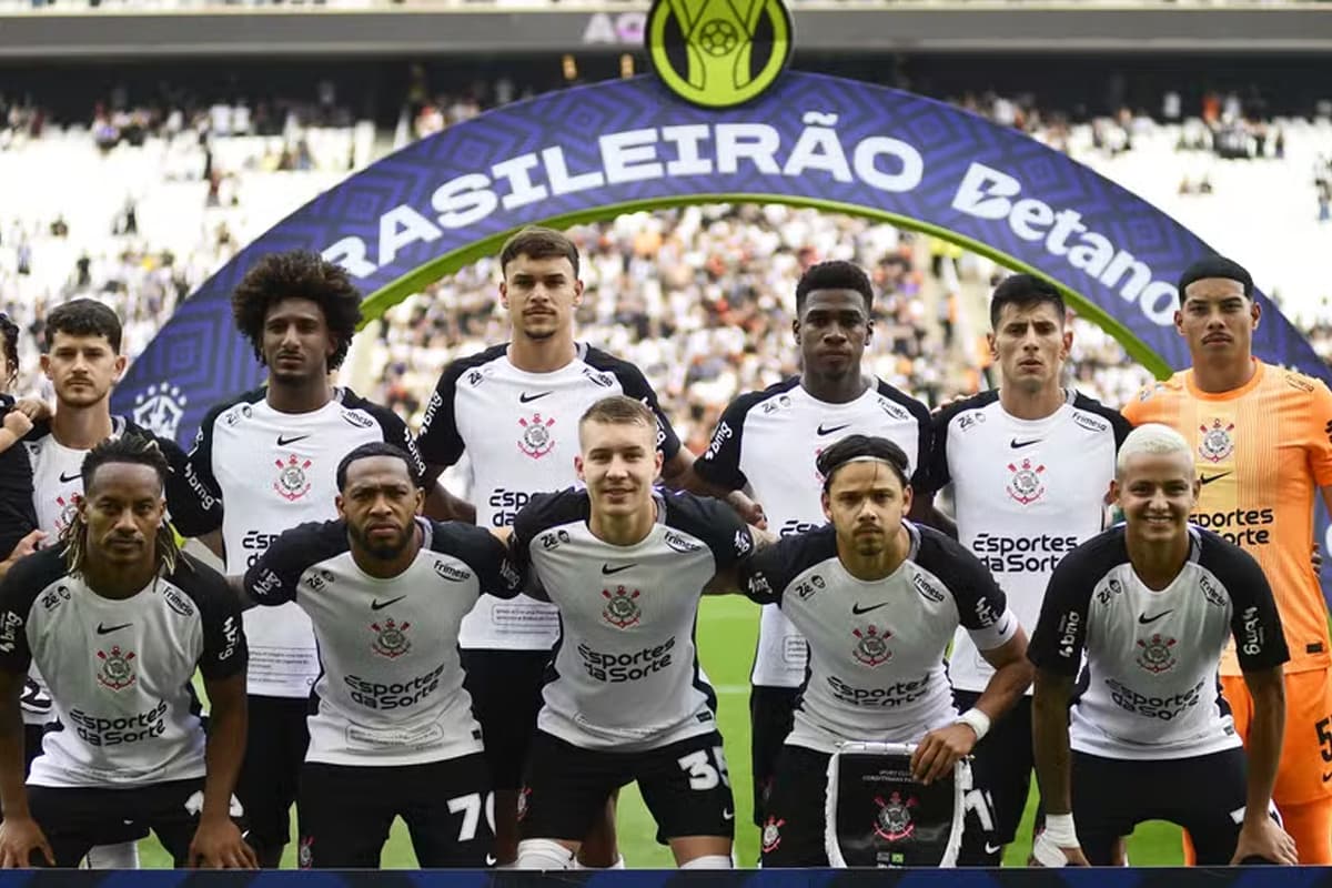 Time titular do Corinthians antes do duelo contra o Juventude pelo Brasileirão
