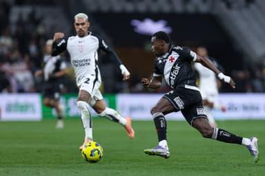 Andres Gomes e Matheuzinho durante final da Copa do Brasil entre Vasco e Corinthians