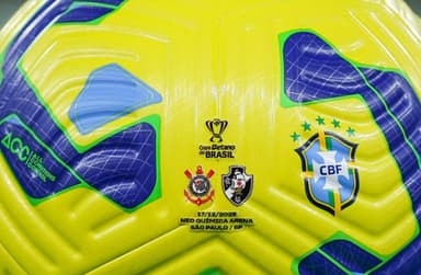 Bola do confronto entre Corinthians e Vasco pela Copa do Brasil