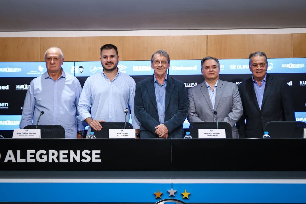 Departamento de Futebol do Grêmio durante apresentação em entrevista coletiva na Arena