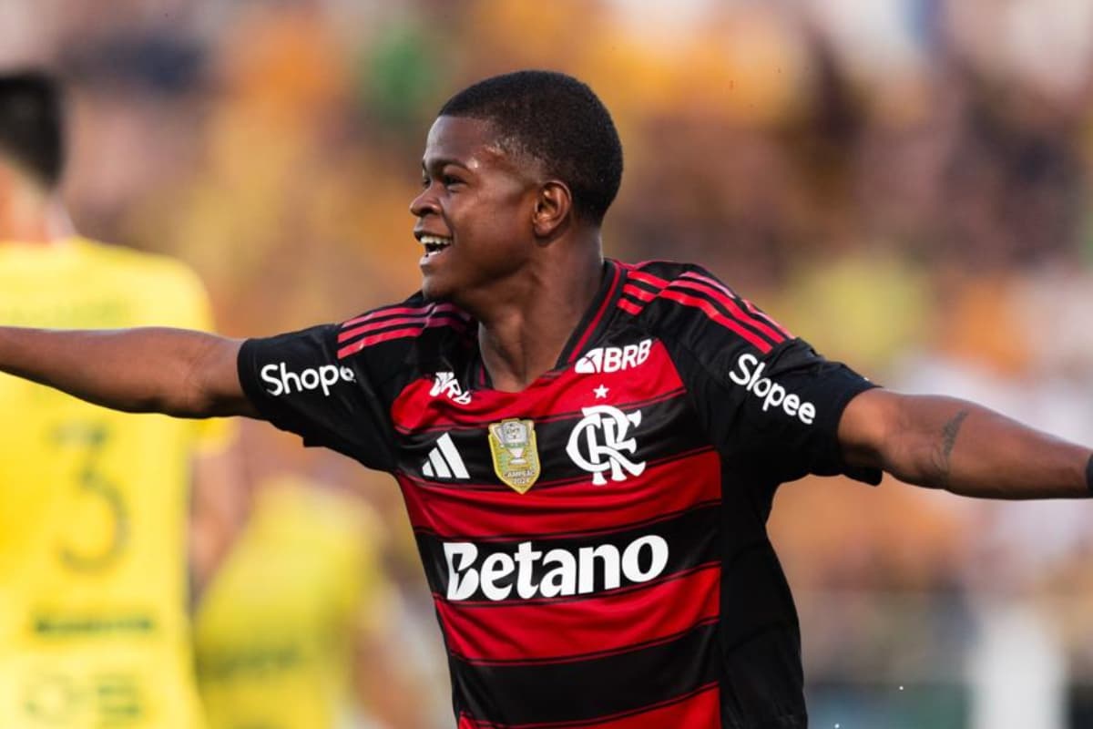 Douglas Telles, atacante do Flamengo