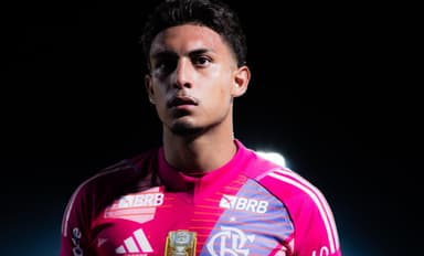 Dyogo Alves, goleiro do Flamengo, em partida contra o Mirassol