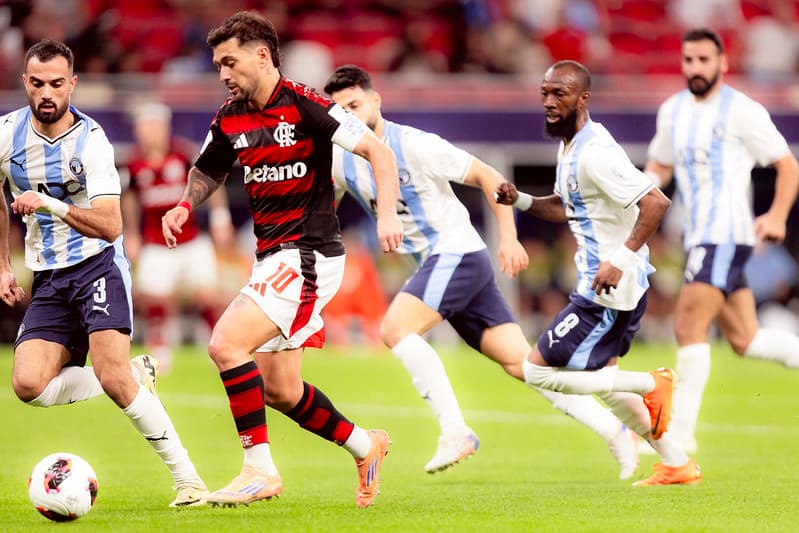 Arrascaeta em ação pelo Flamengo contra o Pyramids