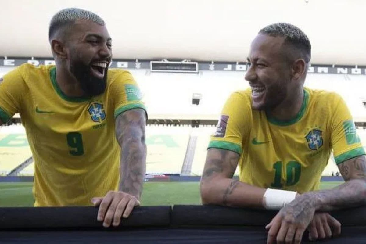 Gabigol e Neymar vestindo a camisa da Seleção Brasileira