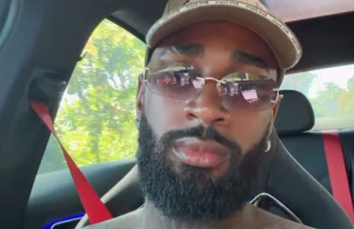 Gerson, ex-Flamengo, com carro rubro-negro no Rio