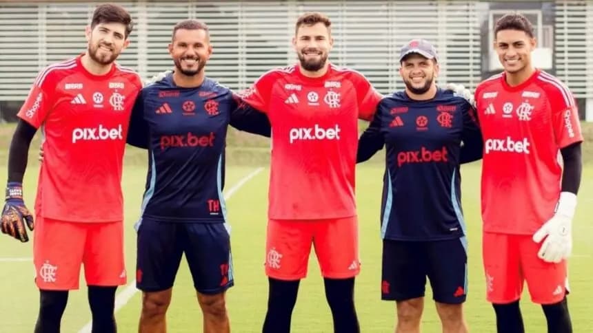 Rossi, Matheus Cunha e Dyogo Alves em treino do Flamengo