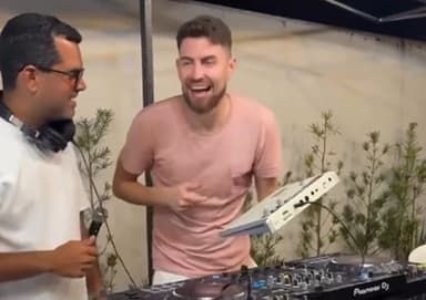 Jorginho, volante do Flamengo, curte de DJ