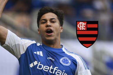 Kaio Jorge comemorando gol pelo Cruzeiro, no Mineirão, ao lado do escudo do Flamengo