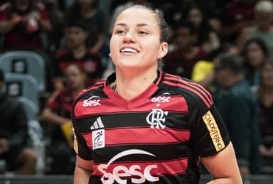 Karina Souza durante aquecimento do Sesc Flamengo