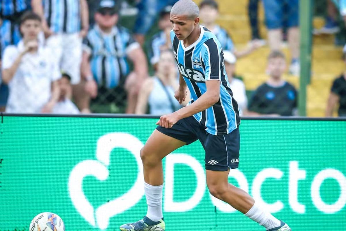 Luis Eduardo, zagueiro de 17 anos destaque do Grêmio e da Seleção Brasileira