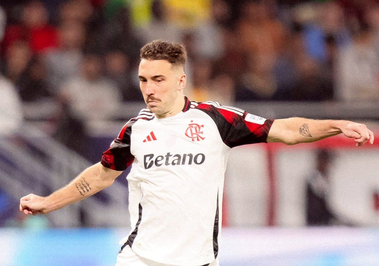 Léo Ortiz em ação contra o PSG