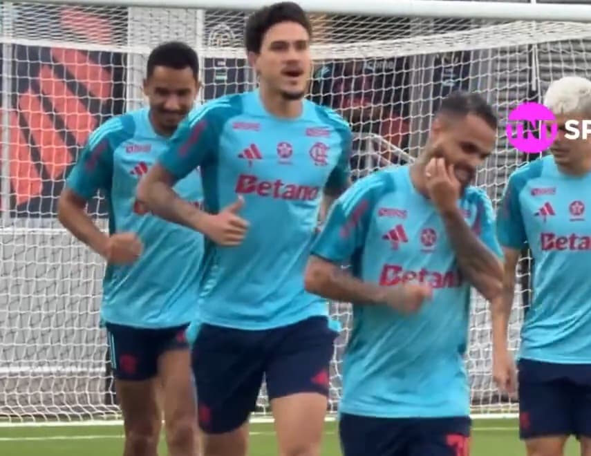 Pedro durante treino do Flamengo