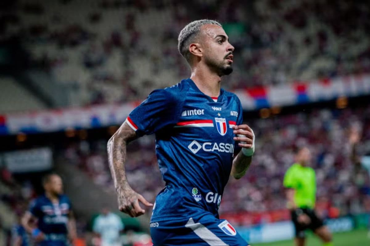 Volante Pierre em ação pelo Fortaleza em 2025