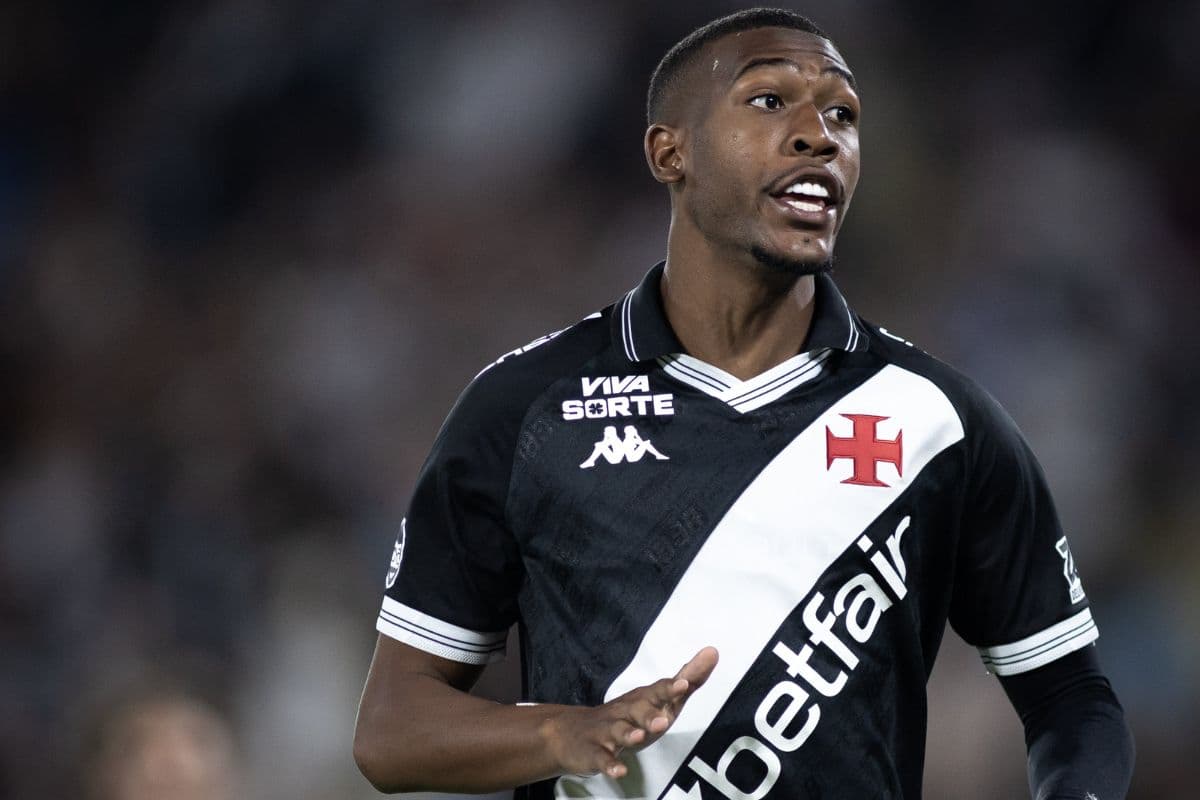 Rayan, jogador do Vasco, comemorando gol marcado no clássico contra o Fluminense no Maracanã
