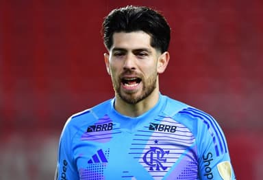 Rossi após defender dois pênaltis contra o Estudiantes nas quartas de final da Libertadores