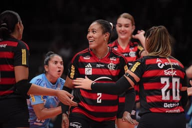 Simone Lee celebra ponto do Sesc Flamengo com Laís, Helena, Tainara e Gioavana