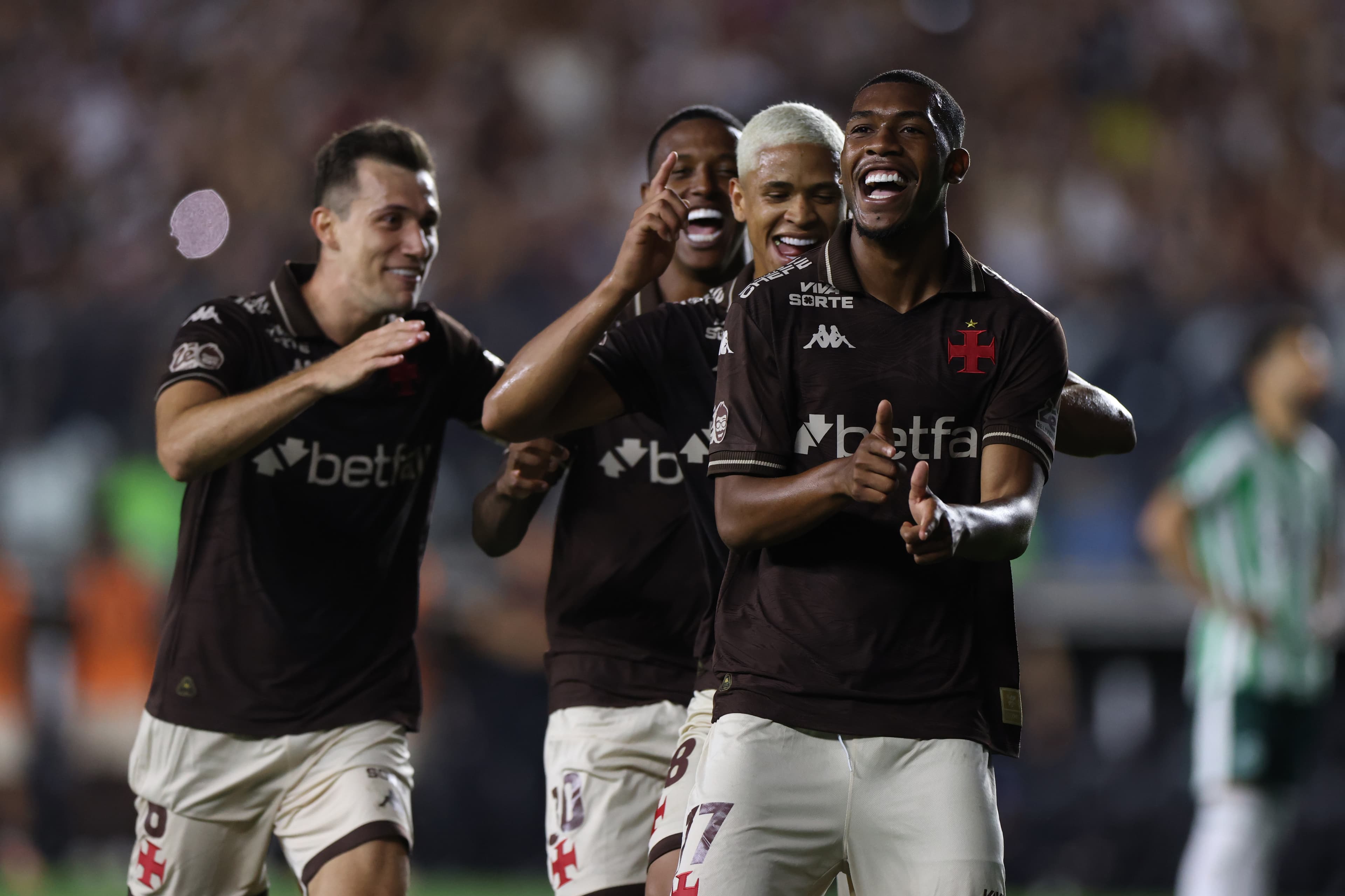 Vasco comemora gol no Brasileirão
