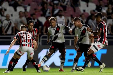 Patryck Lanza, de costas na imagem, é um dos dois emprestados do São Paulo ao Juventude