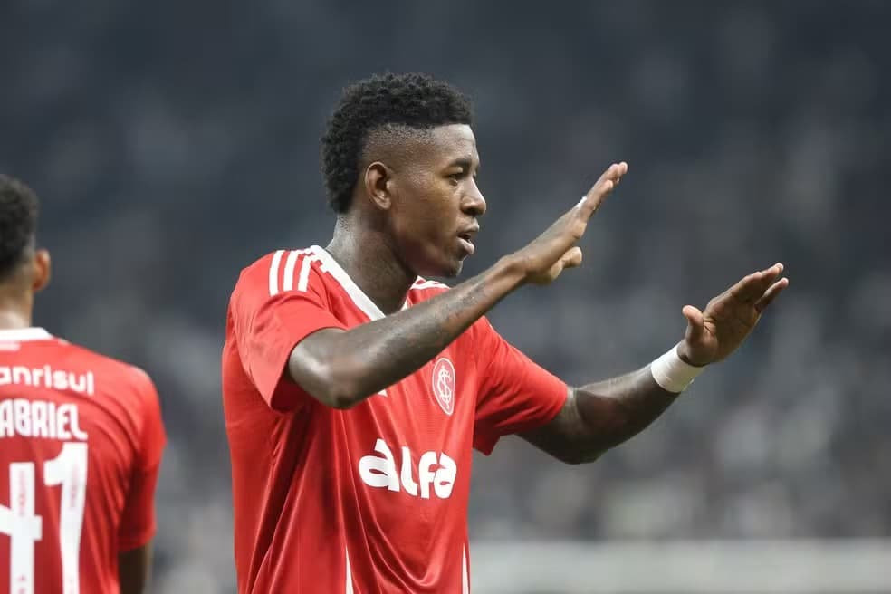 Vitão, zagueiro do Inter e alvo do Flamengo